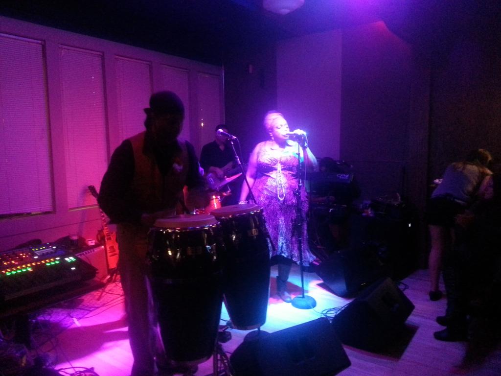 MrBsPub's tweet photo. Broken Arrow live at BOO's Blues starting at 8:30 pm. Come and join in, Great Burgers, Great Drinks, Awesome Blues. http://t.co/VNwgAEqDSO