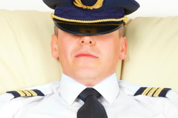 UberFacts's tweet photo. 15 scary things you should know about the airline industry... Yes, pilots do fall asleep: http://t.co/ZhM3VFXi40 http://t.co/QlPmLeTuvo