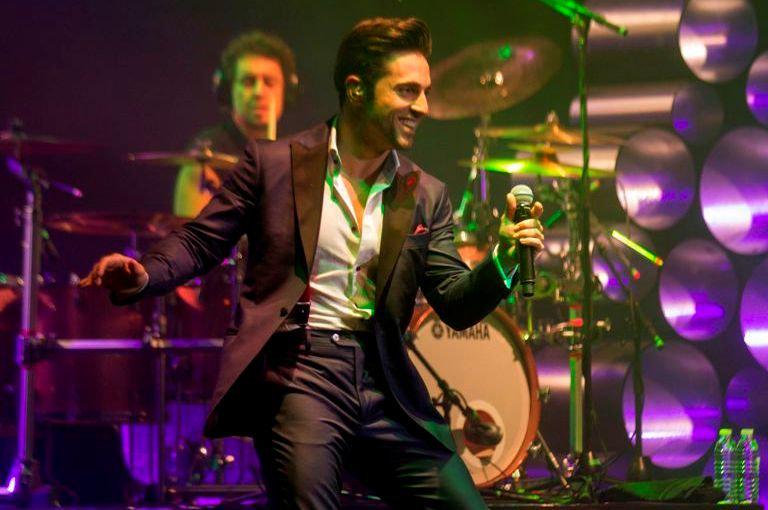 dbustamanteweb's tweet photo. [Prensa] @David_Busta revoluciona el Auditorio con un concierto lleno de emoción e intimidad: http://t.co/xSOutZW4SK http://t.co/PynAZaxasx