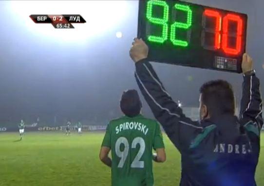 Spirovski gets ready to enter the game Spirovski gets ready to enter the game
