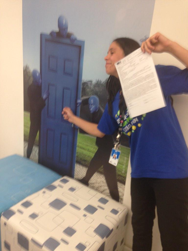DulcomMueller's tweet photo. @santo_guerreiro @gracitim #premiummostrasuaforca #poscompletonaotamortoquempeleia abraportaazul http://t.co/u8ZYWN2r9j