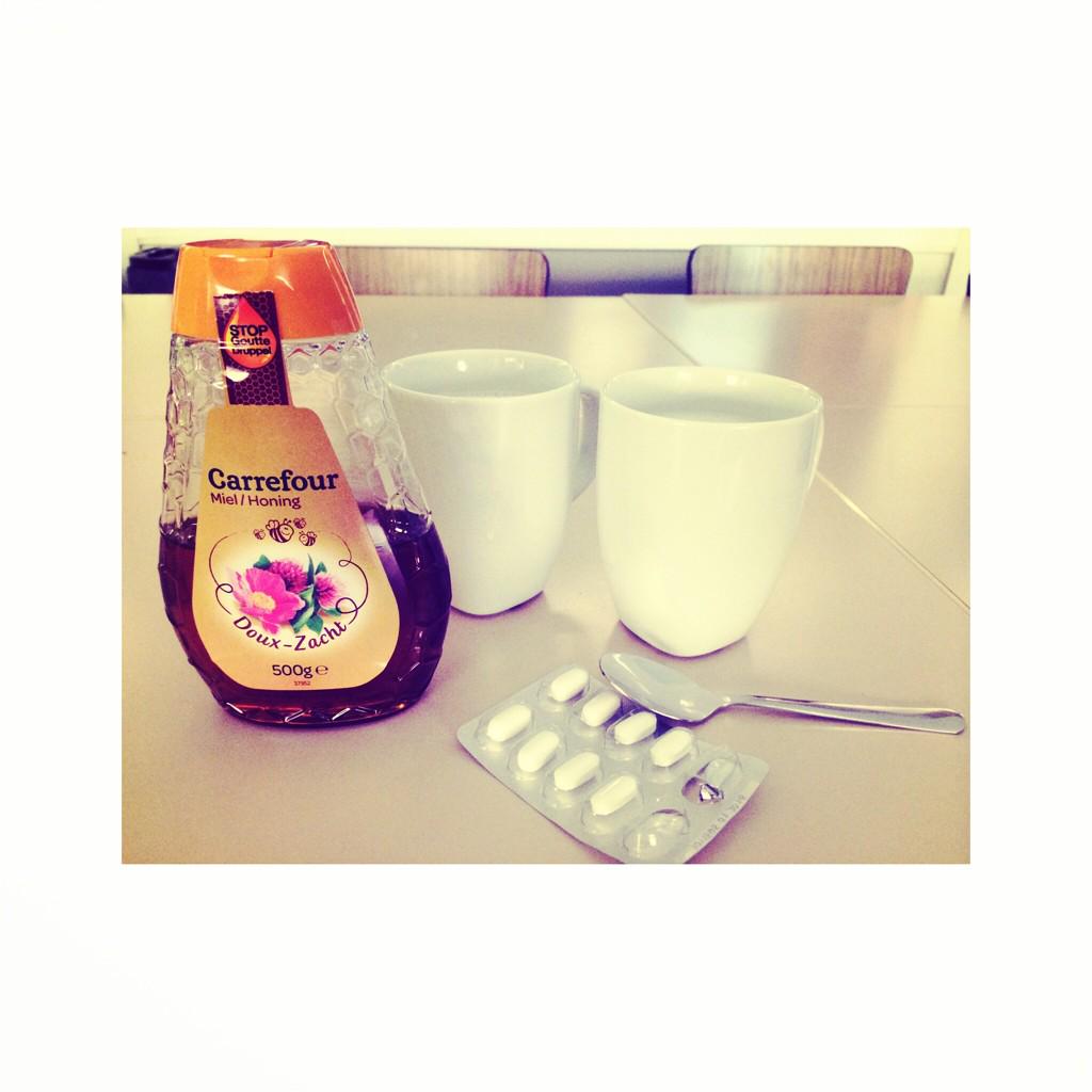 ChariAlba's tweet photo. Pero q buenas q estamos!! 👯 http://t.co/kB136YyOAl