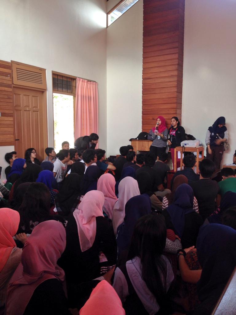 Matriks2014_'s tweet photo. Pembacaan rules #matriks2014 http://t.co/Pay2MRln8l
