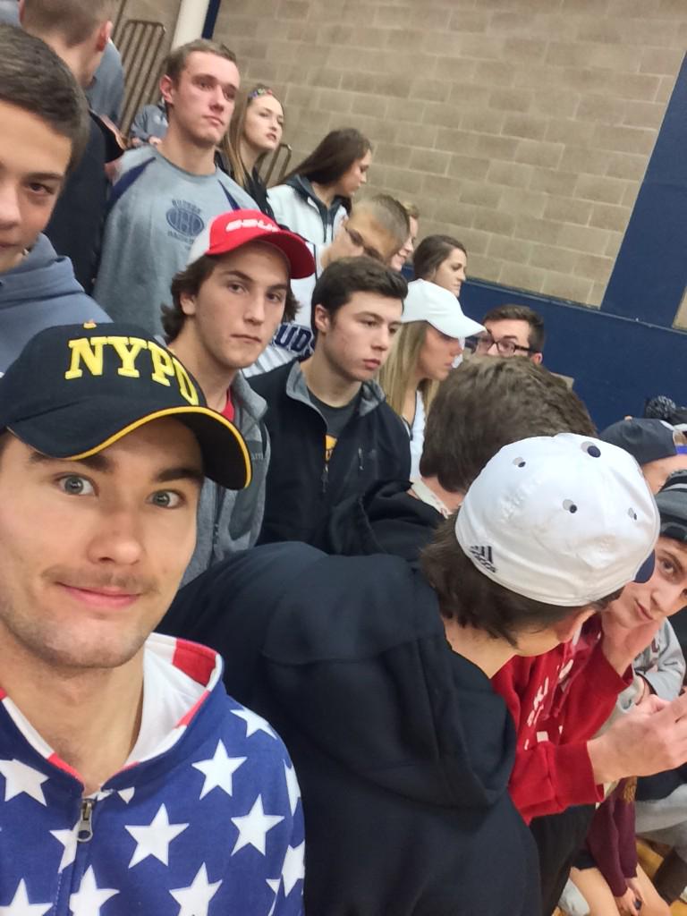 2Creatures's tweet photo. Big crowd tonight! Games just starting! Come quick! Gettin rowdy! #Creatchin ๐๐บ๐ธ http://t.co/uUkcoIb8sV