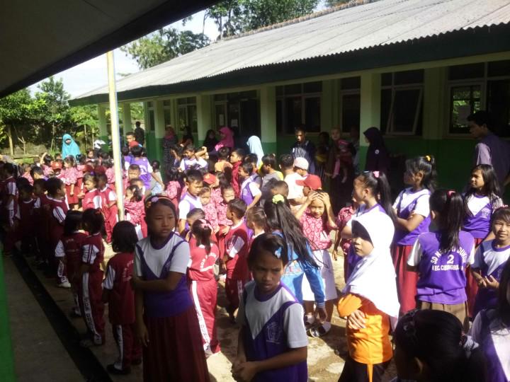 etosbogor's tweet photo. Pagi ini #GalugaSehat dimulai dengan senam bareng adik2 di SD :) @Dompet_Dhuafa http://t.co/GpPOCFYHWO