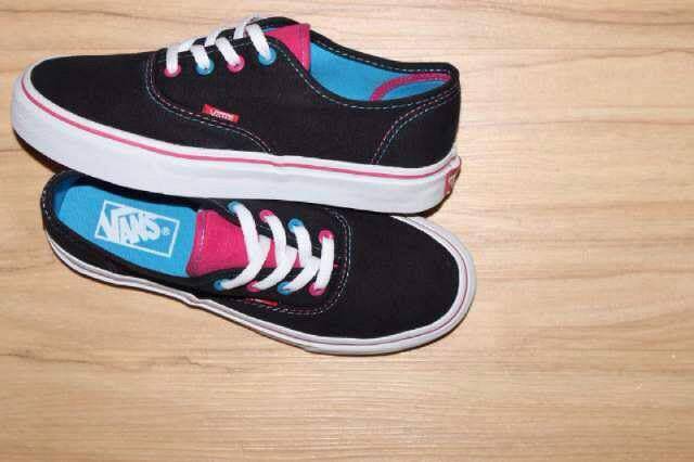 DRFoutlet's tweet photo. Tips malmingan biar kece, tentunya pake vans doong http://t.co/70oeEqjgfz