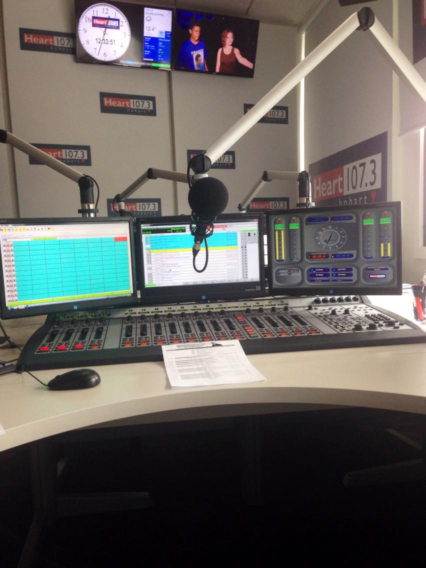 therodmaldon's tweet photo. Filling in as Button Pushing Engineer today. #paneloperator http://t.co/D78Me1xbTb