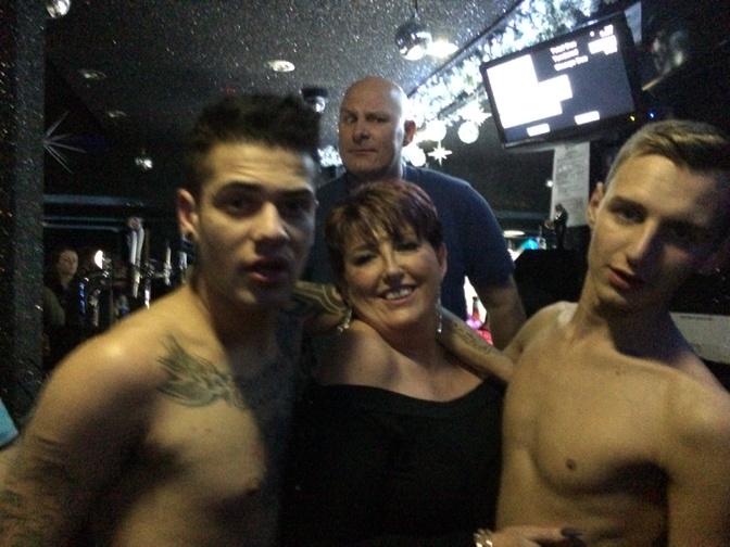 And the night begins @MickeyTOfficial http://t.co/Yfgilh1DDI