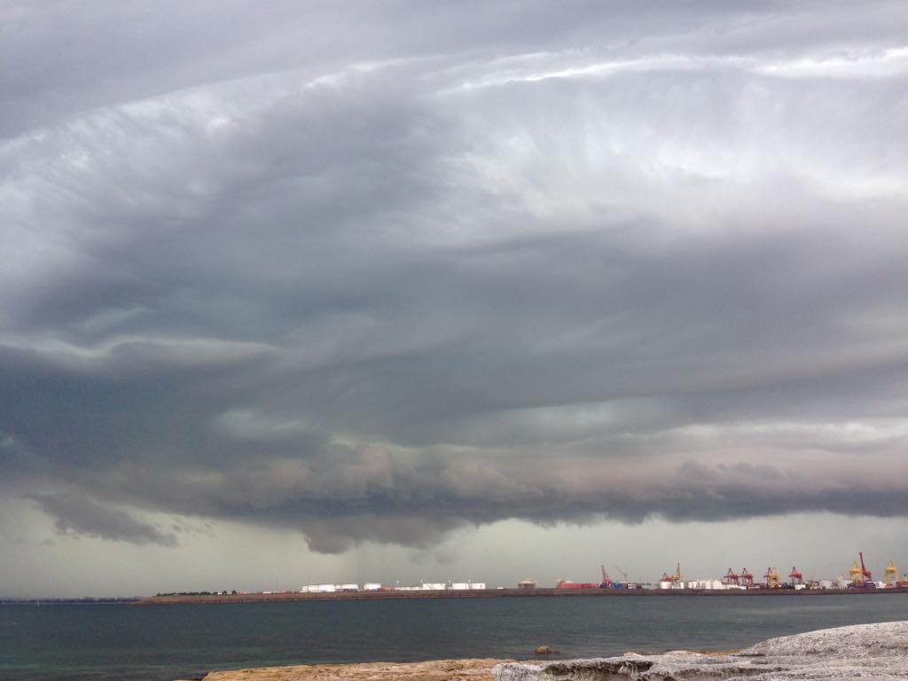 furke2's tweet photo. #wildweather #SydneyStorm #botnaybay #summertime http://t.co/bPZhKqN9f3