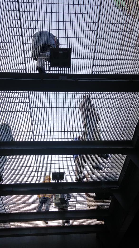 맹추위 서울 한복판 빌딩 옥상에서 전쟁중인 미생 스태프와 배우들... 오늘 밤까지 옥상인데 어쩌면 좋을까... 오늘도 버티는 우린 모두 미생.