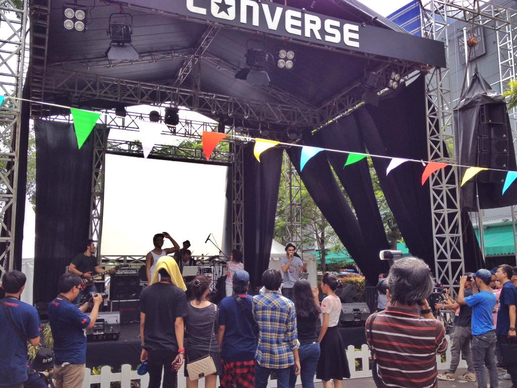 schofficials's tweet photo. "Dekat", band yang pertama perform di #PFEST2014 nih http://t.co/SnNi1egNv9