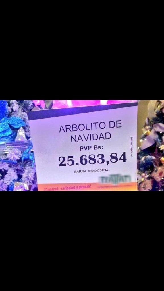 cheo070777's tweet photo. Mas barato sale traerme a un militar y ponerlo n la sala, total es verde y tiene las bolas d adorno  http://t.co/d8h2TVkOfN”