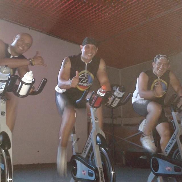 babshhshsyyey's tweet photo. Momentos #Instagram Aquí los instructores y amigos @alejitorave y @arayaeduardo en el #ridesonrisasporunniño en c... http://t.co/f9kN4Bvo4M