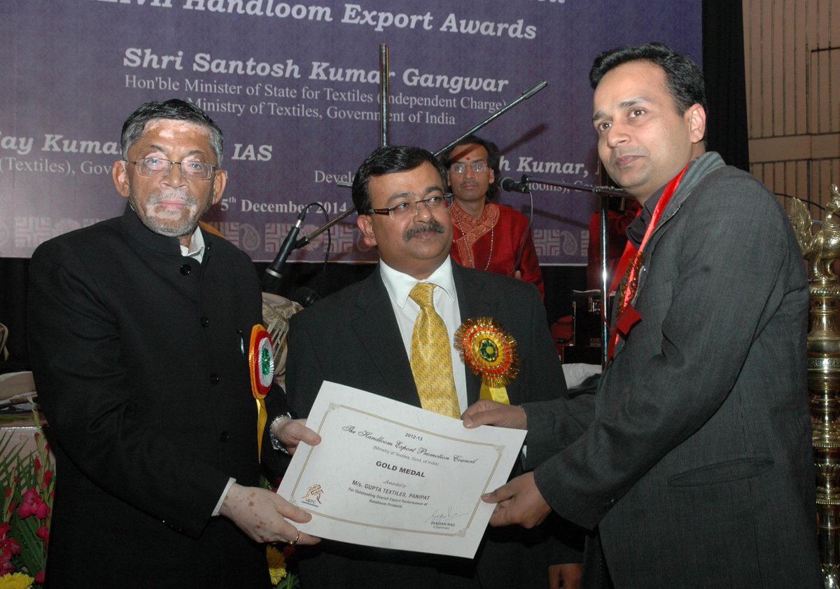 TexMinIndia's tweet photo. Presenting the awards at the 27th Handloom Export Awards presentation ceremony, in New Delhi on December 05, 2014. http://t.co/X9fdCpUFDQ
