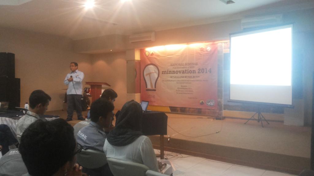 seg_ugmsc's tweet photo. h-0 minnovation, now the 1st speaker, mr. Lucas Donny S. is explaining about REE deposites in sundaland resources http://t.co/kR2mpPGpBA