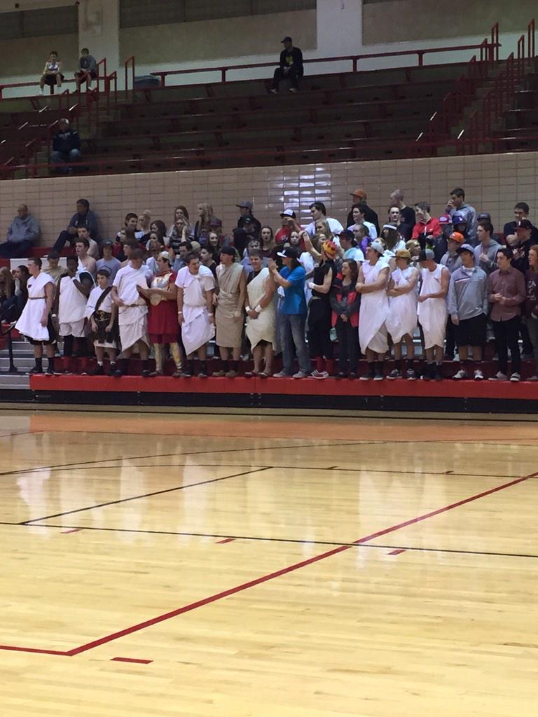 BRHSinfo's tweet photo. Another night of Bear basketball! #bearriverhigh #boysbasketball #themetoga #entertaining http://t.co/Wel453r0tZ