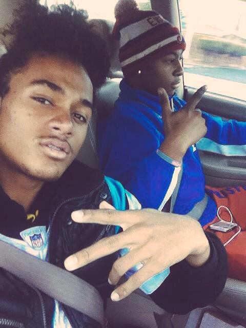 TrapBoyTee_lv's tweet photo. Them money missions w my Reezo #FWARN http://t.co/X0YIRehiOz