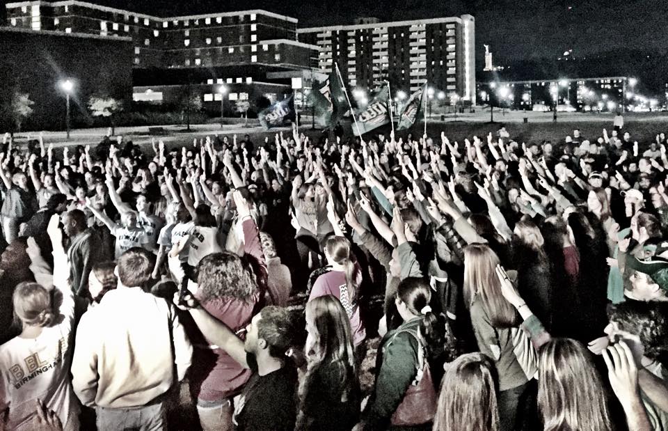 4GottenDragons's tweet photo. This only pic you need to see to know that #UAB Students will not stop fighting. Credit to Asia Sullivan. #FreeUAB http://t.co/4i38JwLT7E
