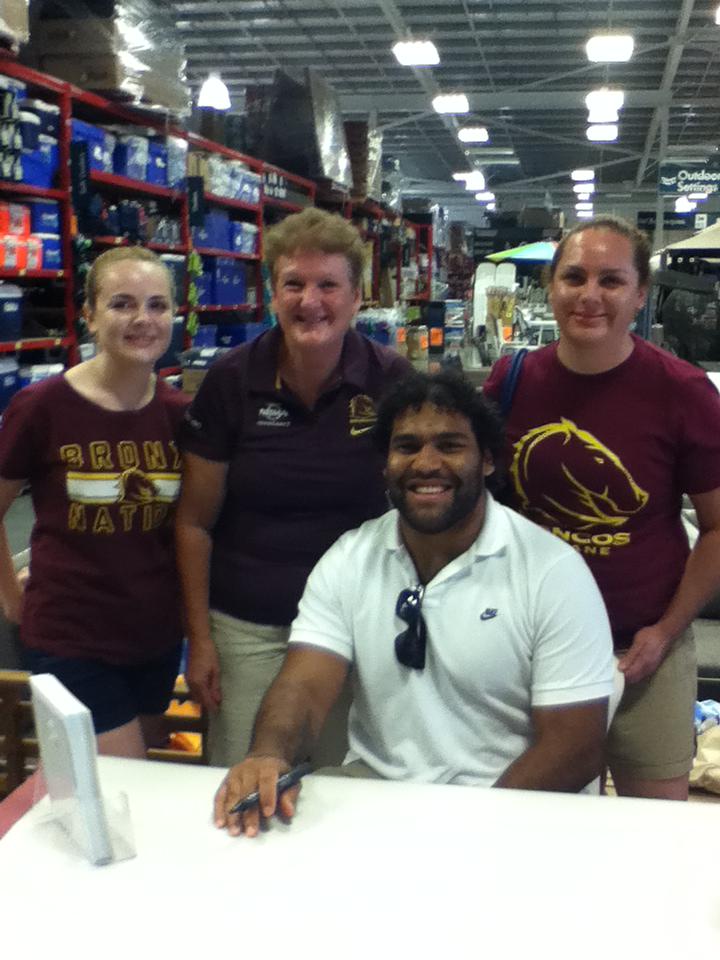 So great meeting <a href="/brisbanebroncos/">Brisbane Broncos</a> @sam_thaiday this morning #BRONXNATION #TopBloke 7 days til fan day @sarahellenlane