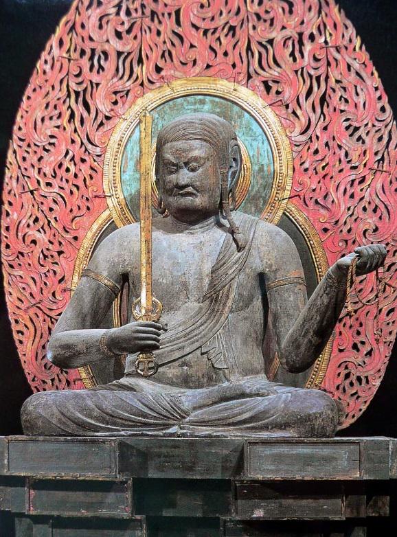 東寺不動明王座像：不動明王とは悪魔を降伏させるために恐ろしい姿を