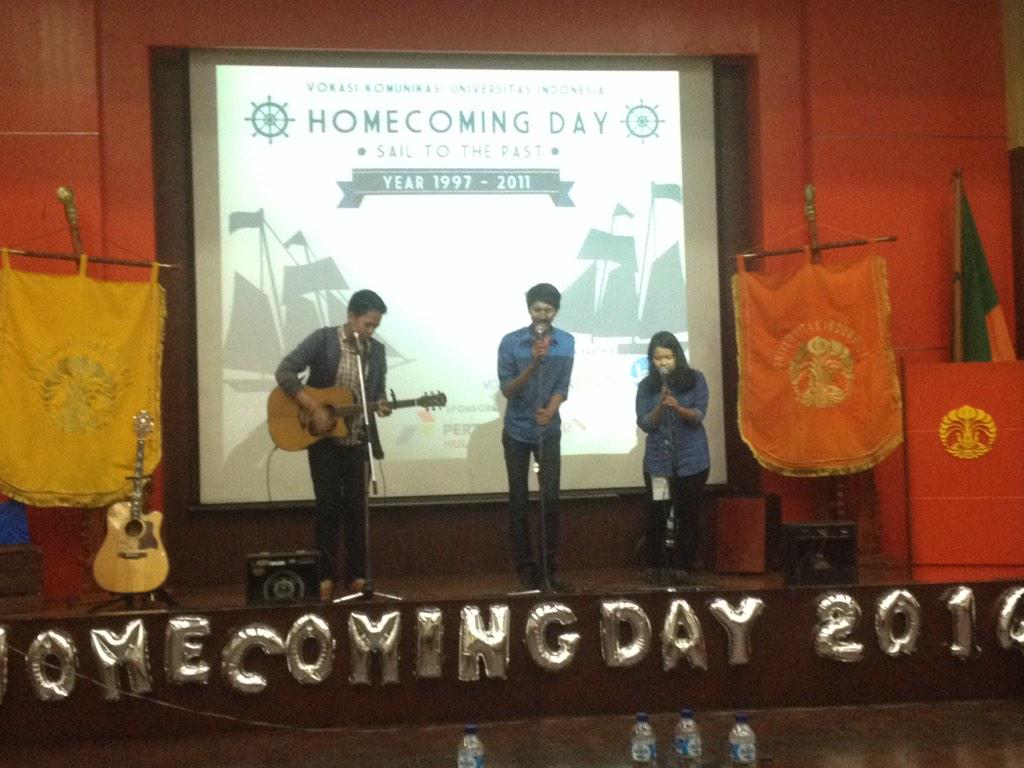 Ada perfomance juga nih dari perwakilan mahasiswa vokasi komunikasi Universitas Indonesia :))