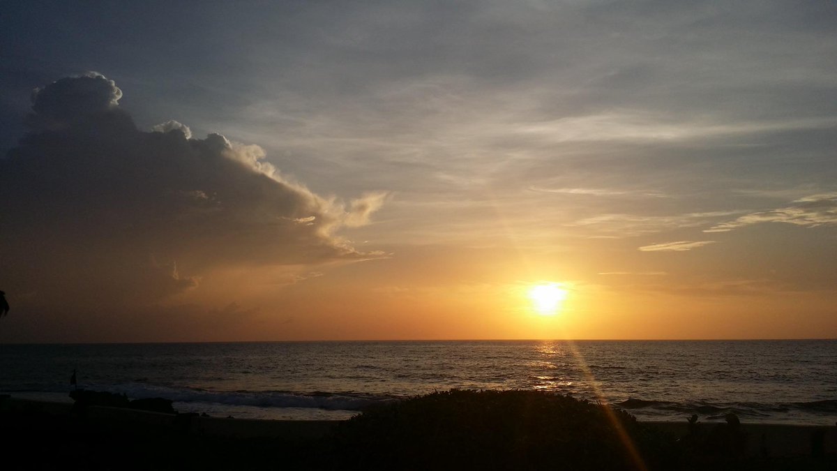 MiaReef's tweet photo. Atardecer en @MiaReef http://t.co/dFgZRtBqOt