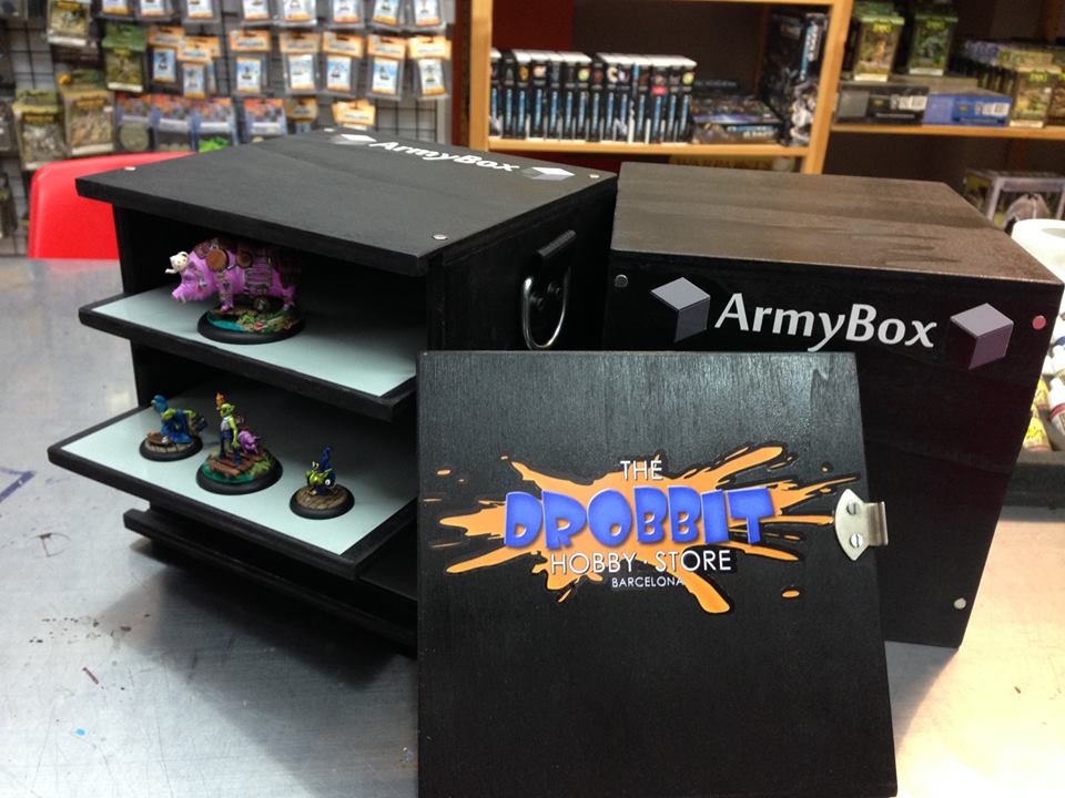 ArmyBoxspain's tweet photo. @ArmyBoxspain #ArmyBoxspain #LlenatuArmyBox @The_Drobbit Nuevas Cajas ArmyBox, Modelo Victoria, en The Drobbit. http://t.co/slwTgXO1ks