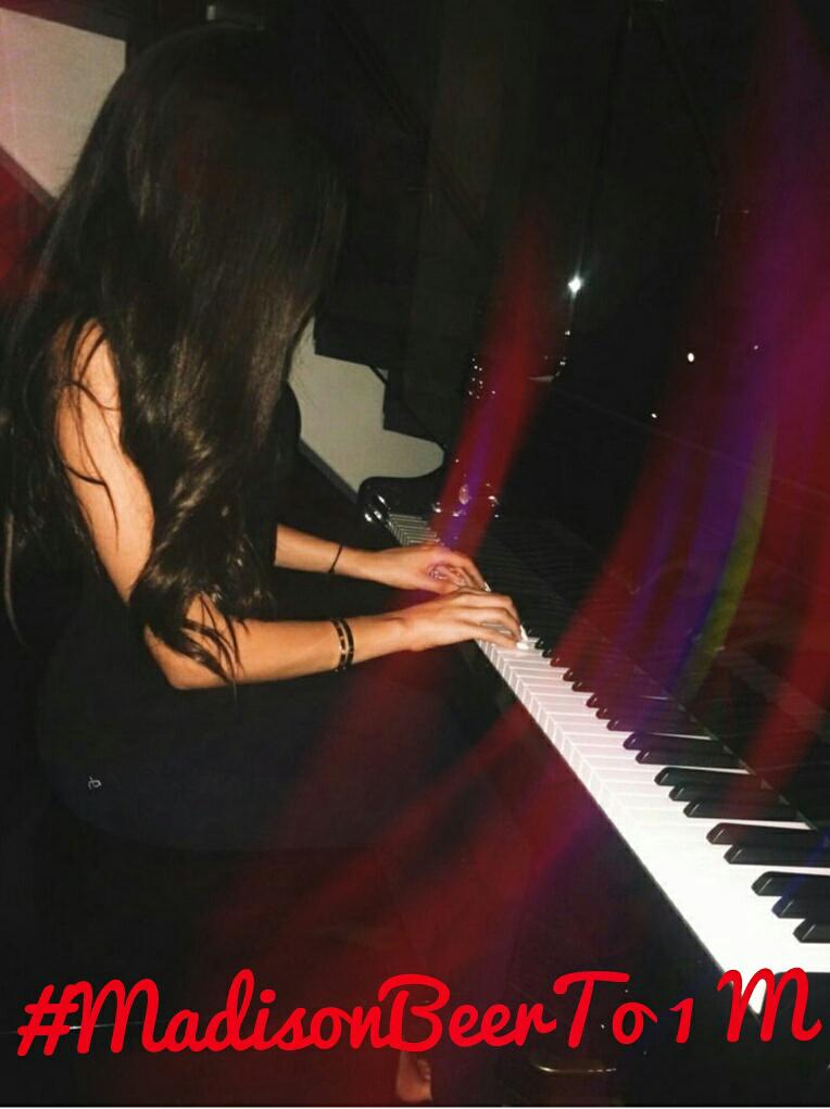 ConexaoMBeer's tweet photo. @MadisonElleBeer OMG BABE QUEEN YOU ARE SO MORE CLOSE TO 1M, DO YOU KNOW THAT YOU DESERVE IT #MadisonTo1M http://t.co/rMBq1y26wV