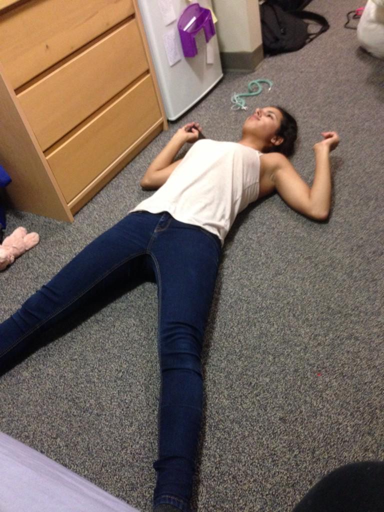 HaleyThings's tweet photo. Don't you love the floor? It's so supportive! Like look at me, I'm on the 3rd floor. Without it, I'd be on the ground http://t.co/m6xFfHhCV6