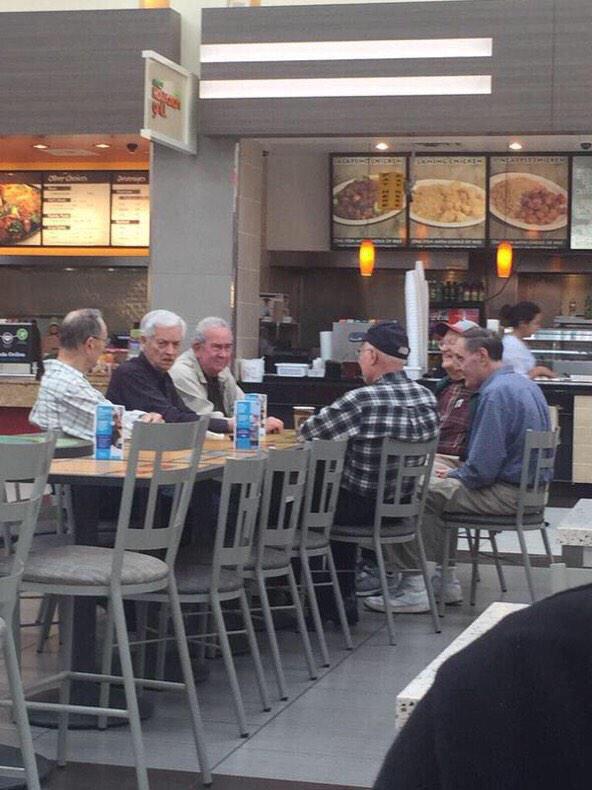 RonnieDemoss's tweet photo. “@JamalVazquezCA: squad goals http://t.co/fqrNbaLlXv”they Lowkey chopped bruh 😂