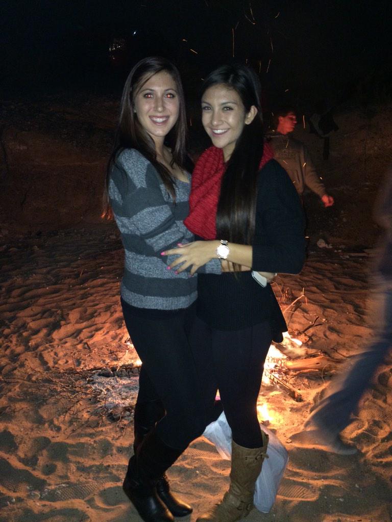 breanneluhrsen's tweet photo. Bonfire with my best💛 @AlexysBrownell #twintree http://t.co/QVwMoigkdB