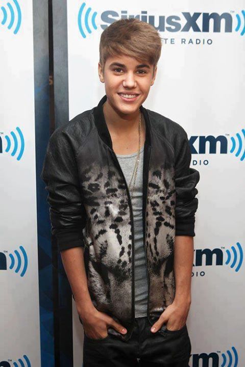 Jileyslays23's tweet photo. Beliebers will retweet
Fans will ignore
#blondebieber 
#MTVStars Justin Bieber http://t.co/C2kyJ9k2XS