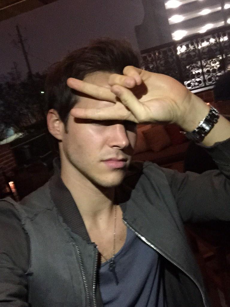 Cobrakai1972's tweet photo. What is this #selfie bullshit?? http://t.co/XtV1AsspJ9