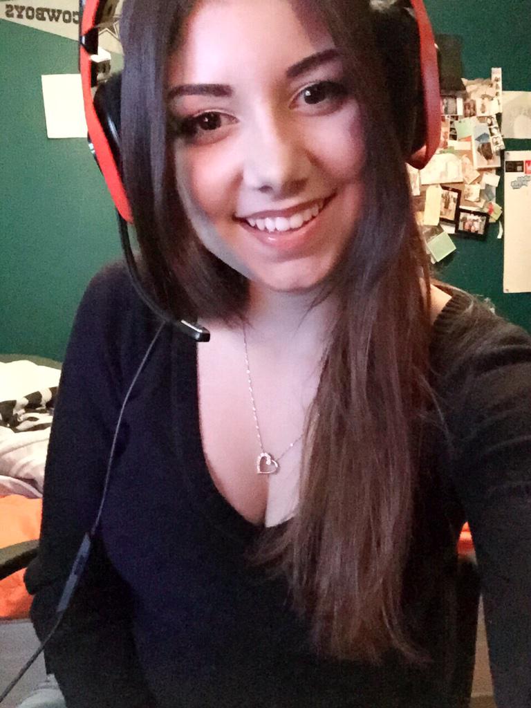 ZombieAdamTV's tweet image. Late night gaming, I'll follow a few who fav 💋🎮