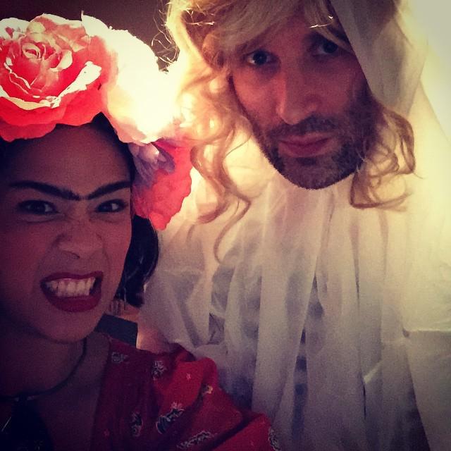 alloftwinpeaks's tweet photo. Frida and Laura... Wrapped in plastic #OYWXmas #OhYeahWow #TwinPeaks #FridaKahlo #twinpeaks by orangejuicepulprocks http://t.co/zlrHtg13ye