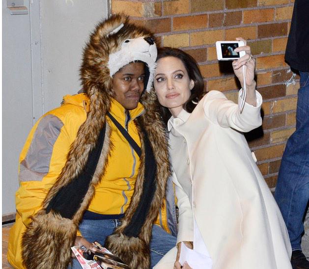 mchoplyfe's tweet photo. Chipmunk saw Angelina Jolie and lost all composure 😭 http://t.co/0Rbfnkfv23