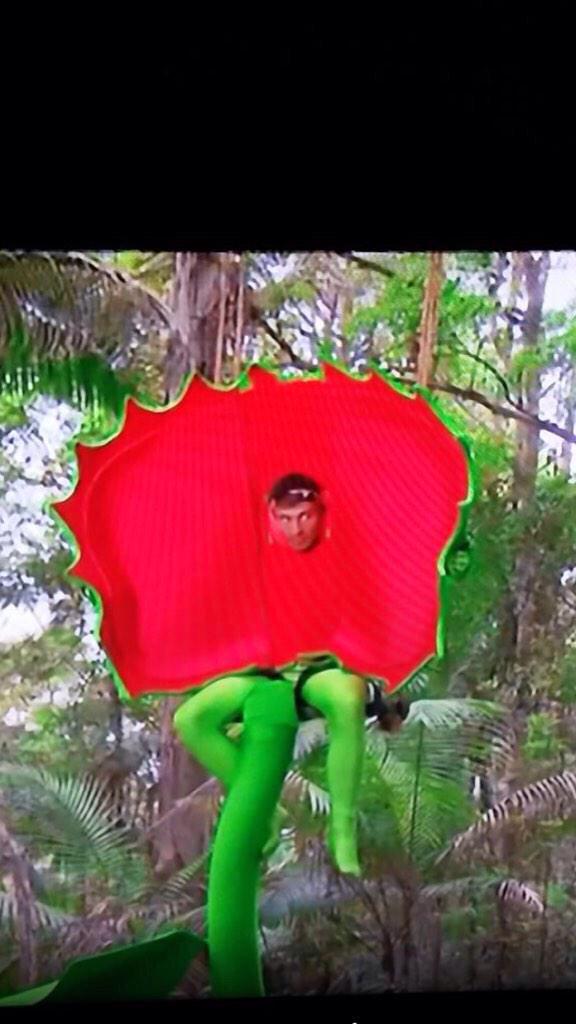 mandimoo2012's tweet image. This guy @JakeQuickenden not bothered and just gets on with it! Being himself!! #Jaketowin keep voting! 👊