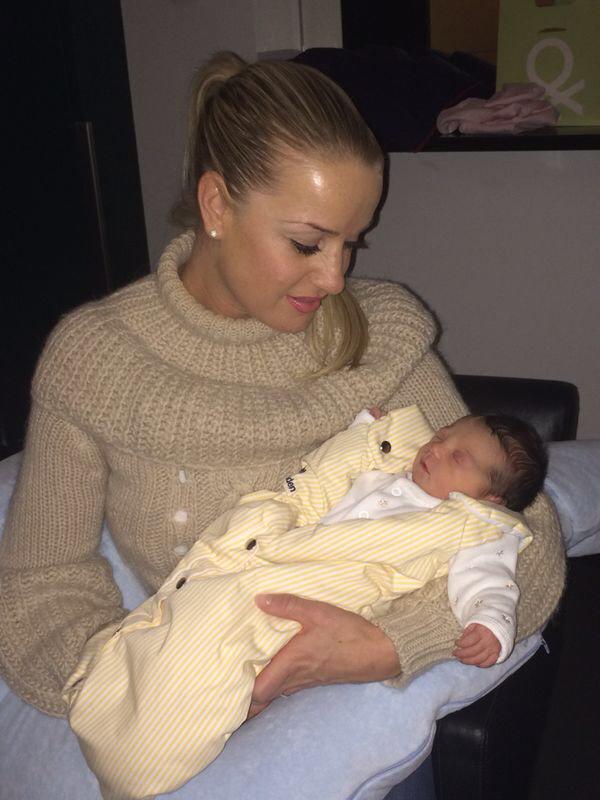 floridanicole's tweet photo. Hello little Lady 🍼#born#melia#sweet#girl#friend's#baby#beautiful#zürich#cute http://t.co/NOkMK5U3jc