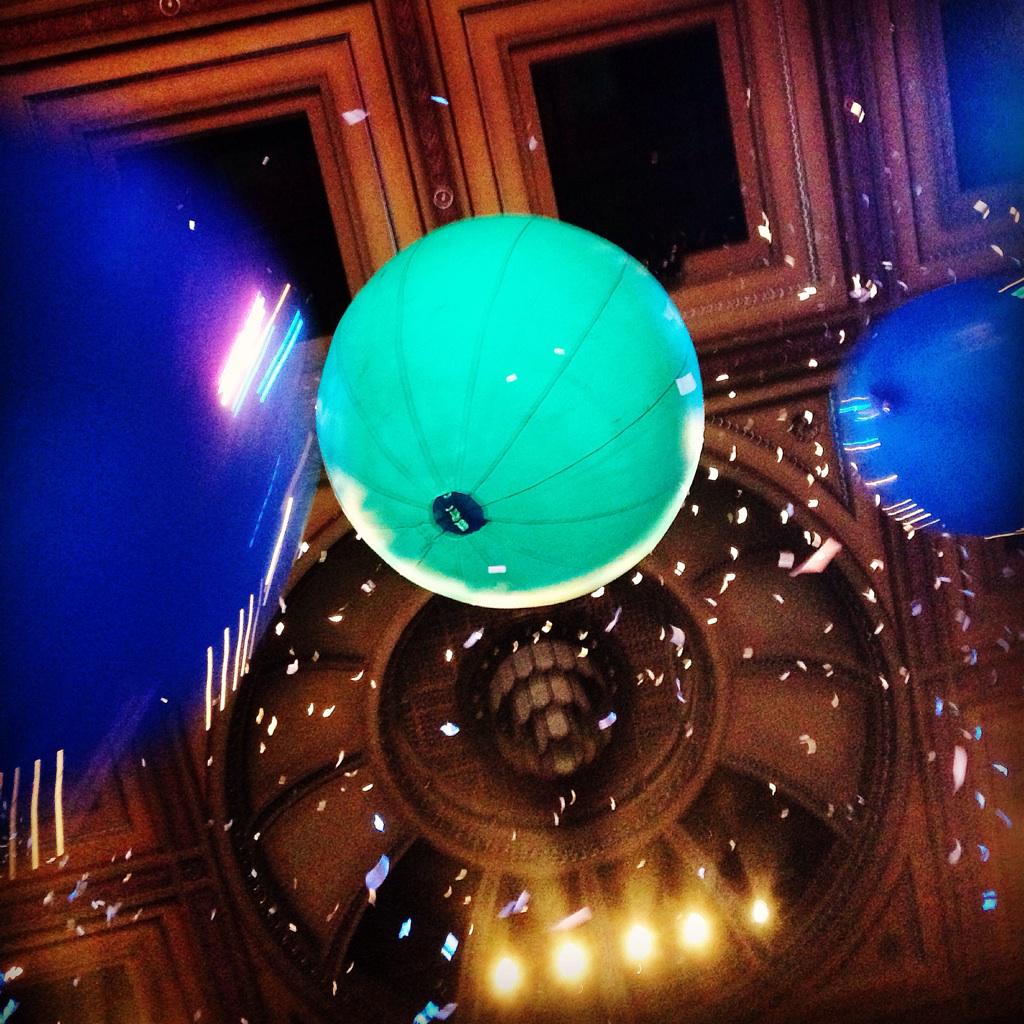 UpholsteryLab's tweet image. Magical night @SlavasSnowshow @edtheatres Still smiling &amp;amp; still finding snow in my bag, pockets, clothes