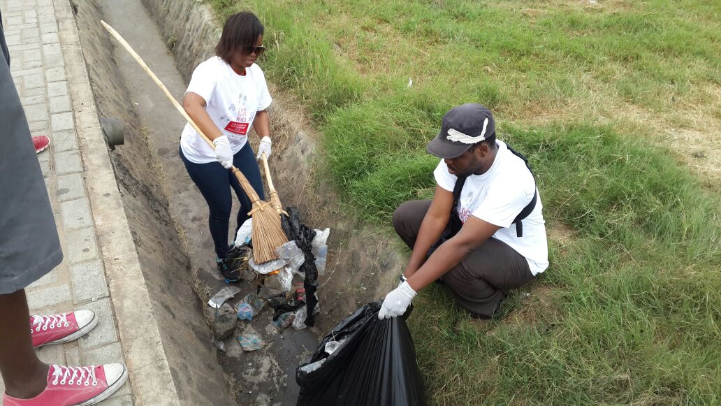 BloggingGhana's tweet image. Inside the gutters of Tetteh Quarshie R'about. #BlogWalk #NSDay #BlogCamp15. Thanks to @LamudiGhana @KaymuGhana