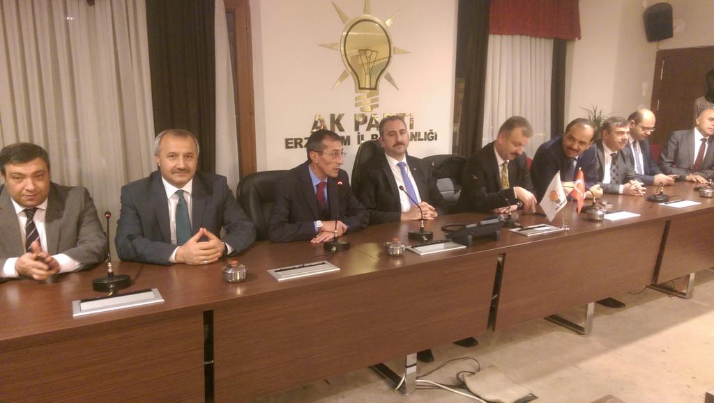 Genel Başkan Yardımcımız <a href="/abdulhamitgul/">Abdulhamit Gül</a> Yönetim kurulu üyelerimiz ile biraraya geldi