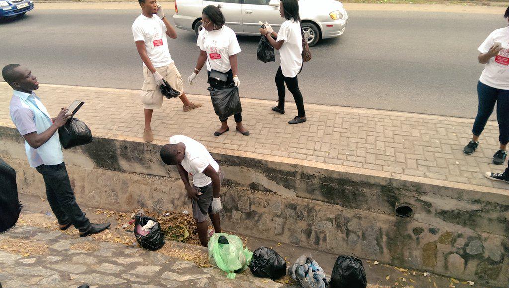 TabMec's tweet image. Keeping Ghana clean .. the brother with the iPad has a waste collection app on there I'm sure 😂 #BlogWalk