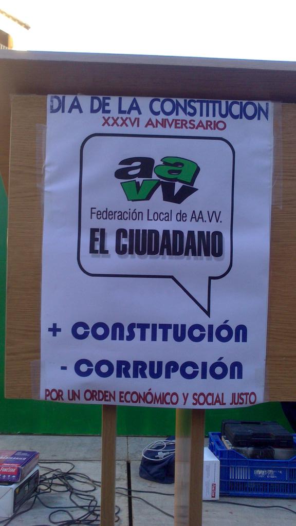 cjsananton's tweet photo. Colaborando con la federacion de asociaciones de vecinos en el acto de la Constitución http://t.co/WsE8SZMZsz