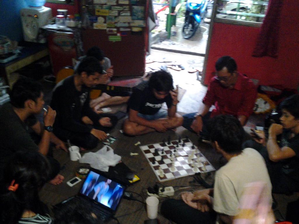 Salam membetekan RT <a href="/walliskurus/">Wallis Jiwa Pramesti</a>
<a href="/eka_hardy/">Ralfznotz</a> kurang lengkap tanpa kita
kakaks