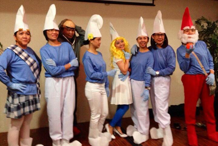 jinides's tweet photo. Smurf along with me! #PapaSmurf #SQAC #BSDxmasparty hahaha!! http://t.co/hAqn2q2LsG