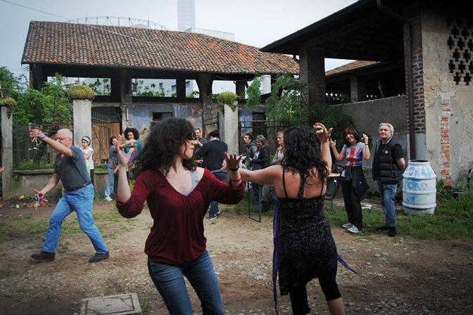 FestivalGive's tweet image. Oggi in #cascina #SantAmbrogio con musica, performance e degustazioni. j.mp/pgfmi14 @tweetsmilano #give14