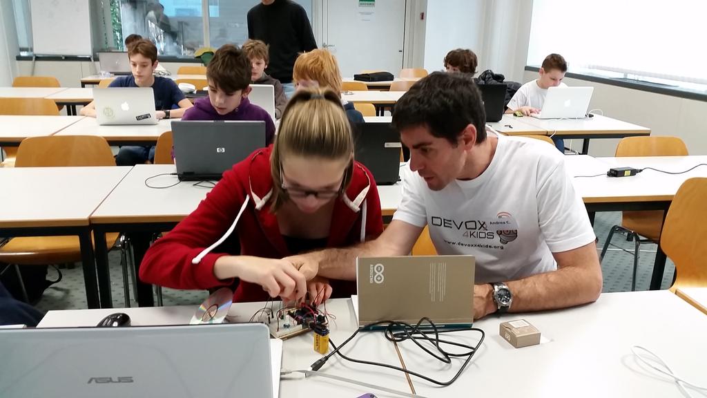 CristinaGiotto's tweet image. #ated4kids #coderdojoTicino per il corso avanzati Scratch con @arduino @mbanzi ti aspettiamo alla @SUPSI_DTI