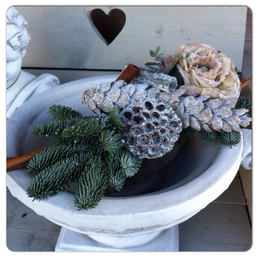 Prachtige kerststukken € 20,00 .. Rt onder de 50 Rt verloten wij er een !!