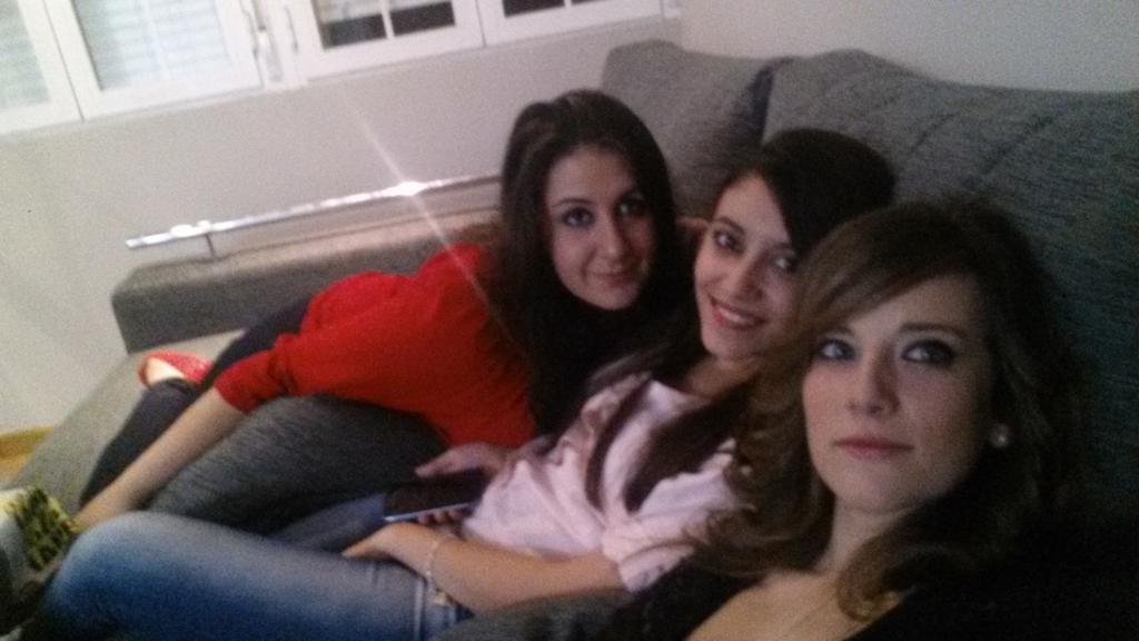 mariapadras's tweet photo. Estrenando mi casita con @Arooa_94 y @Lidia95rc http://t.co/Z94qDU0YD2