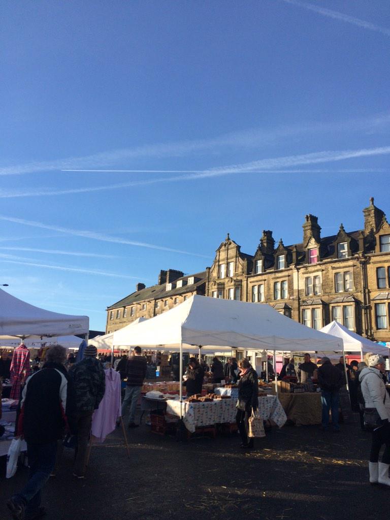 LittonLarder's tweet photo. The sun is out for today's @_TheMarketCo Buxton Market 10-4 ❄️ http://t.co/qA7evB4i1O